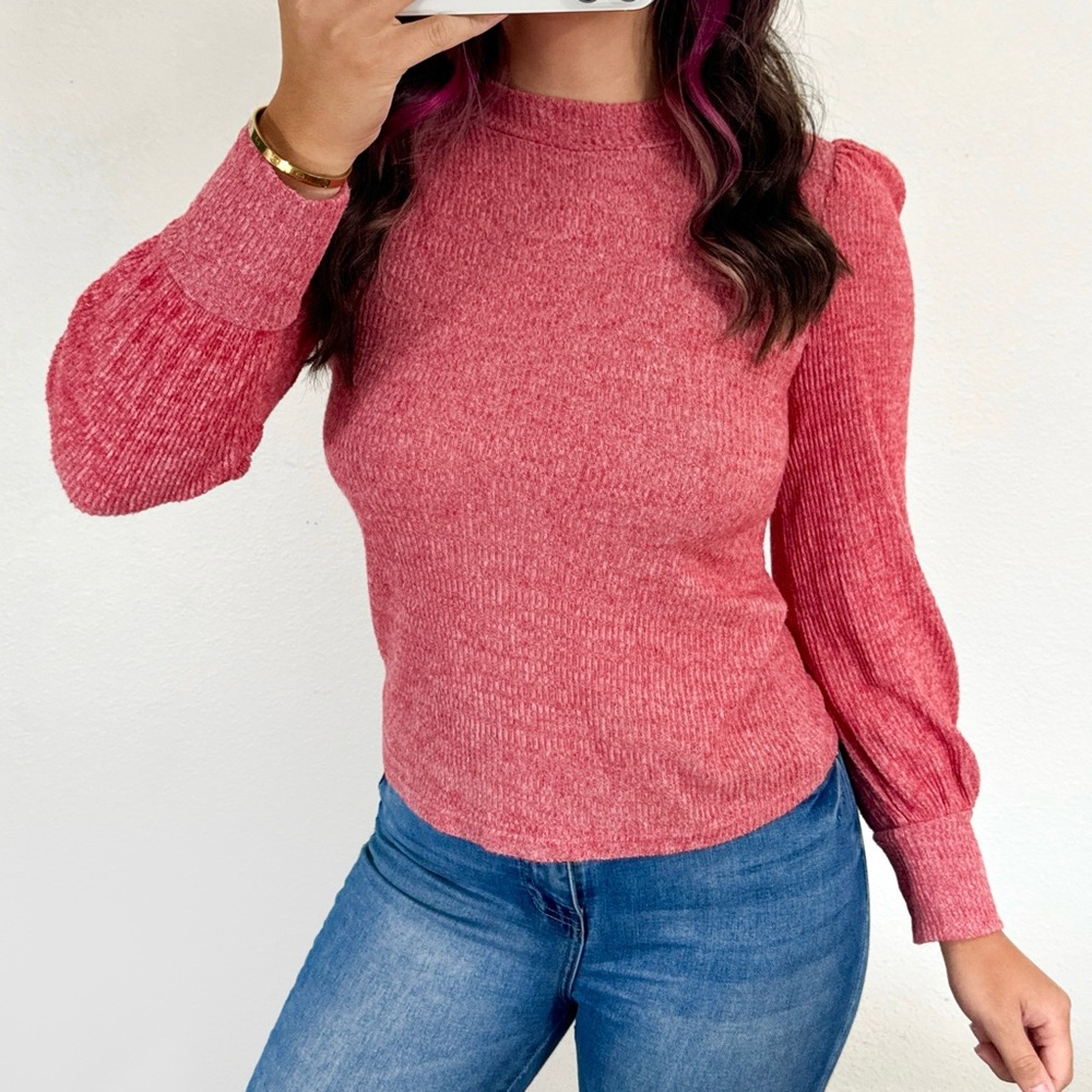 Red puff sleeve knit long sleeve